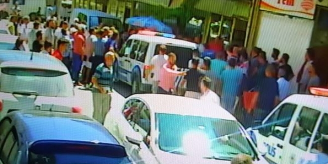 Husumetli olduğu zabıta memurunu bıçakladı