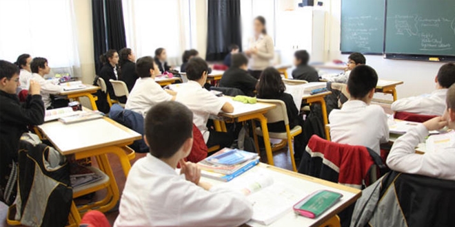 Ücretli öğretmenlere bir haftada en fazla kaç saat ek ders görevi verilebilir?