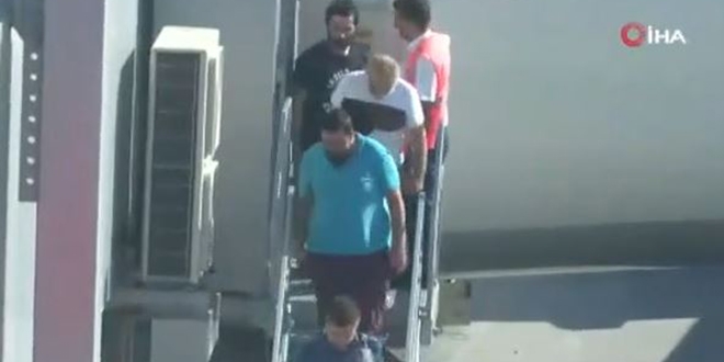 Kurtarılan Türk gemiciler yurda döndü