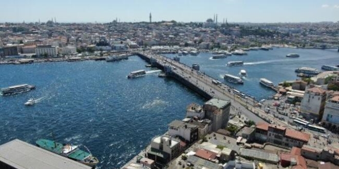 İstanbul'da meydanlar turistlere kaldı