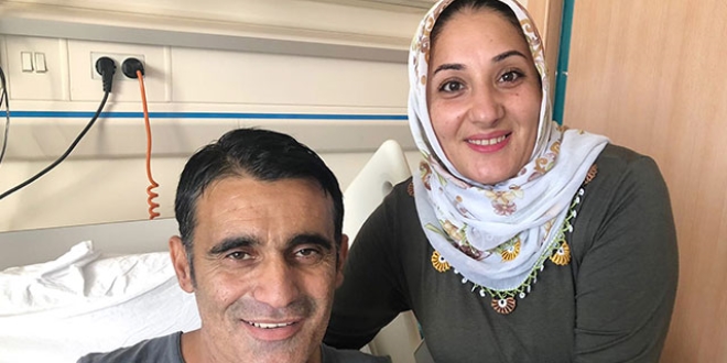 15 yıllık eşini böbreğiyle hayata bağladı
