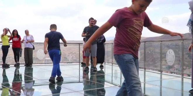 Çankırı'daki cam seyir terasına yoğun ilgi