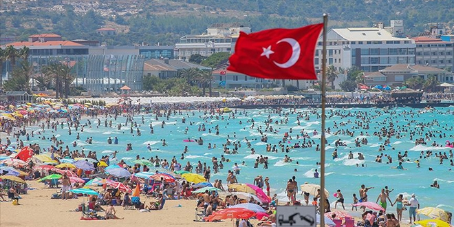 �zmir sahillerinde bayram tatili yo�unlu�u