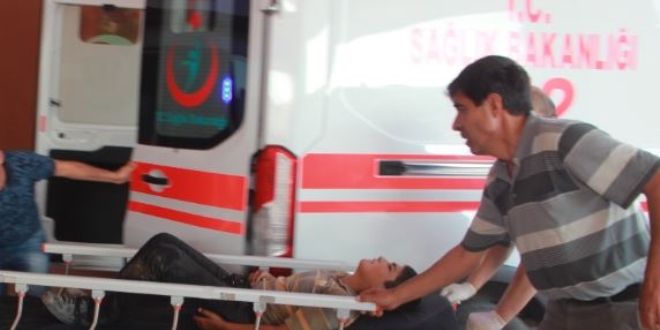 Kontrolden ��kan trakt�r devrildi: 10 yaral�