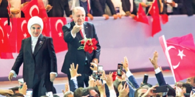 AK Parti 'değişim' için düğmeye bastı