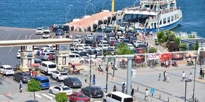 Çanakkale iskelelerde dönüş yoğunluğu başladı