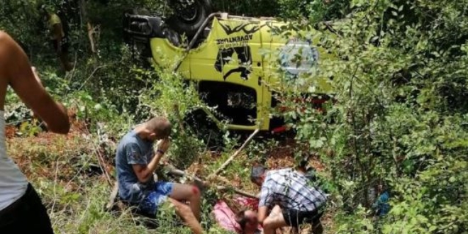 Antalya'da safari cipi devrildi: 16 yaralı