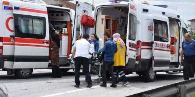 Ambulansla hafif ticari ara arpt: 6 yaraland