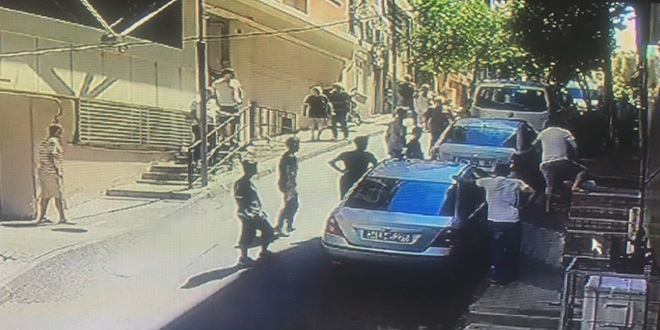 Apartmanın 4. katından düştü, ayağa kalkıp yürüdü