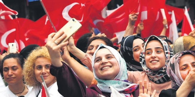 AK Parti'de teşkilatların yüzde 50'si değişecek