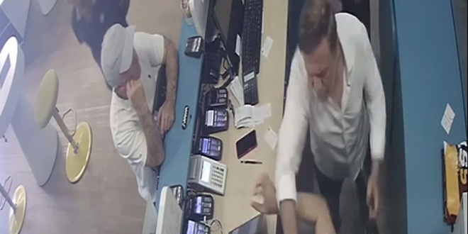 Hat açılmadı diye telefon bayiini bastılar