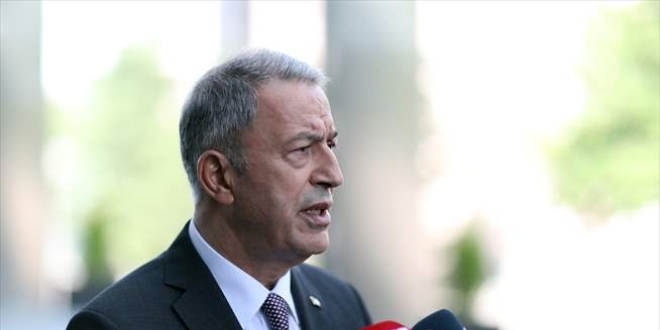 Bakan Akar: Müttefiklerin teröristlerle işbirliğinin izahı yok