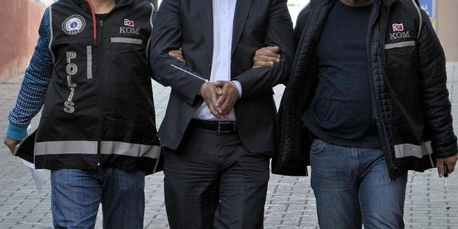 FETÖ'den aranan 2 kişi, köyde jandarma tarafından yakalandı