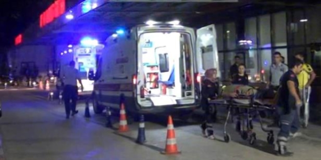 Suriye snrnda askeri ara devrildi: 8 asker yaral