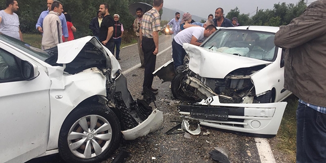 Bursa'da zincirleme trafik kazası: 18 yaralı