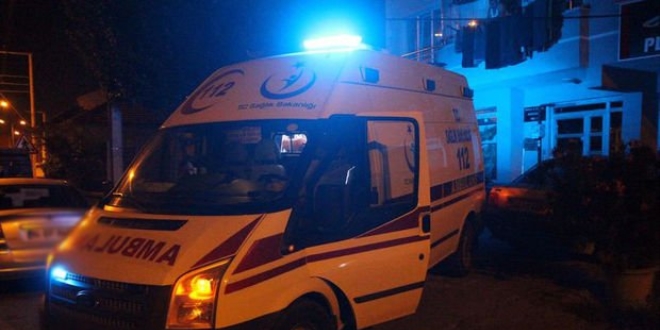 Kendini iple asan şahsı polisler son anda kurtardı