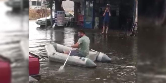 Göle dönen yolda botla dolaştı