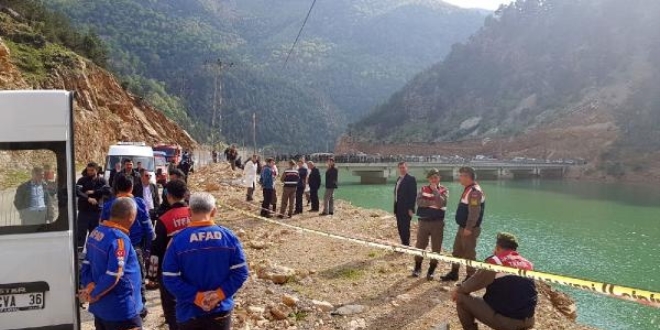 Bartın'da araç baraja uçtu: 5 kişiden 4'ü kayıp