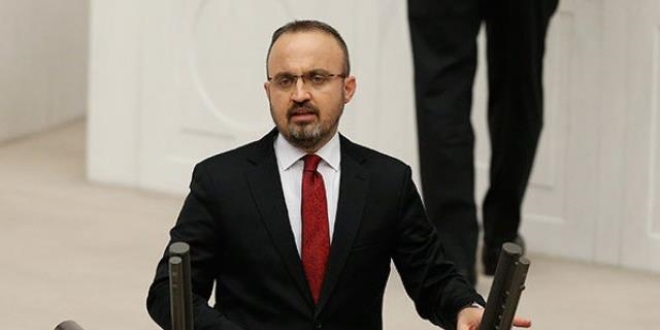 'Siyaset kavgayla, polemikle değil üreterek olur'