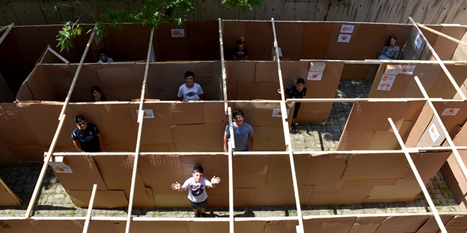 Ald�klar� e�itimi labirentte yar��arak peki�tirdiler