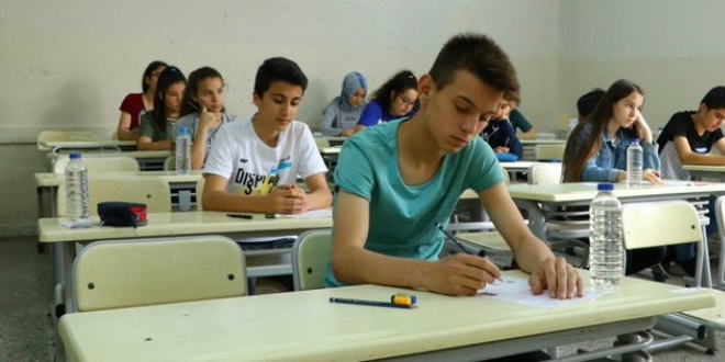 'LGS'de öğrencilerin yüzde 99'u istedikleri liseye yerleşti'