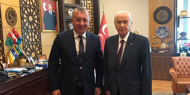 Bahçeli Kastamonu'ya köstekli saat hediye etti