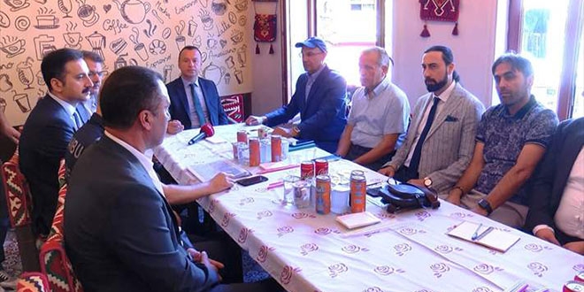 İBB, sağanakta zarara uğrayan Eminönü esnafıyla buluştu