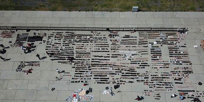 Esnaf rnlerini Yenikap miting alannda kurutuyor