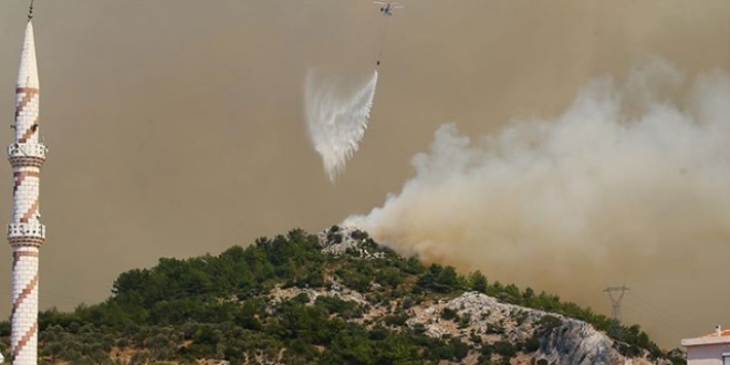 İzmir'deki orman yangını iki mahalleye yaklaştı