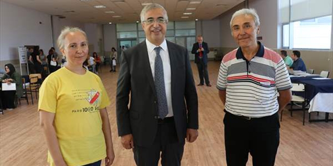 Gençlere örnek olmak için 30 yıl sonra üniversiteye döndüler