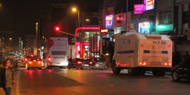 Kadıköy'de izinsiz protesto: Polis müdahale etti