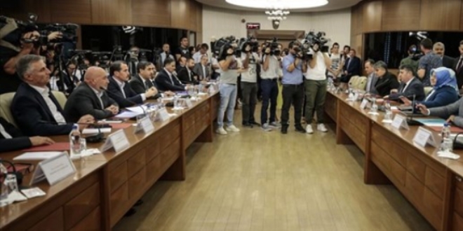 Bakan Selçuk, memur heyetini çağırdı, görüşmeden gitti