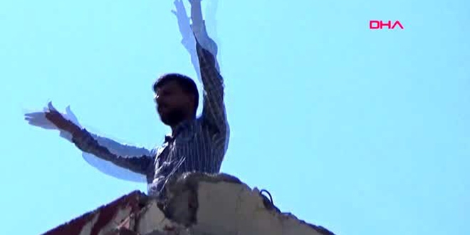 �ntihar i�in ��kt��� �at�dan polis ikna edip indirdi