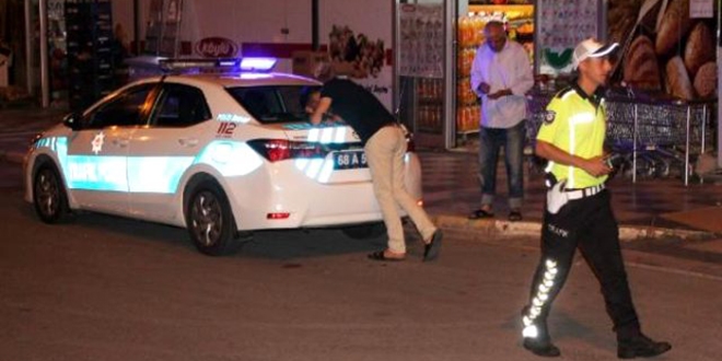 Otomobiliyle çarptığı kadın ölünce oturup ağladı