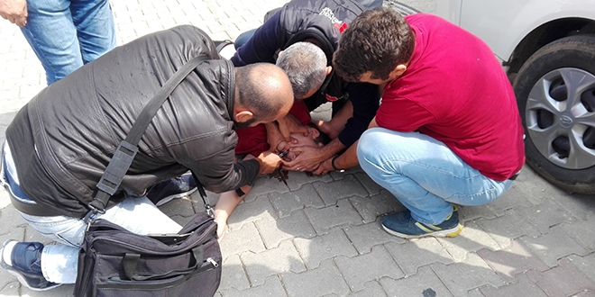 Dili boğazına kaçan çocuk ölümden döndü