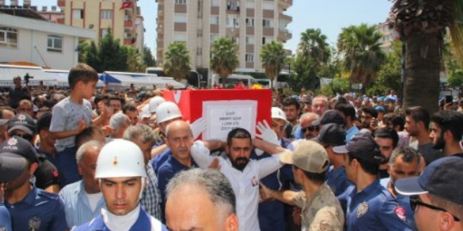 Şehitlerimiz gözyaşları arasında toprağa verildi