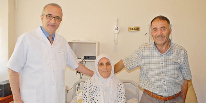 3 yıl akciğerine yapışan kemikle yaşadı