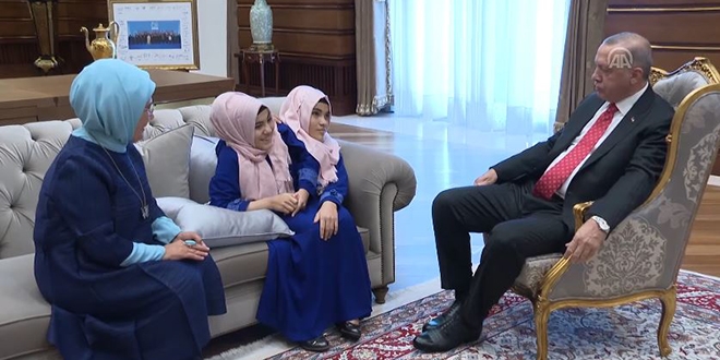 Cumhurbaşkanı Erdoğan, siyam ikizlerini kabul etti