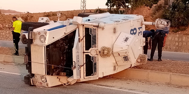 Hatay'da zırhlı polis aracı devrildi: 2 yaralı