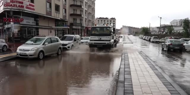 Düzce'de sağanak yaşamı olumsuz etkiledi