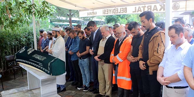 Belediye personeli gözyaşları arasında toprağa verildi