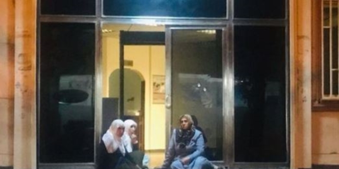 HDP önünde eylem yapan anne: Kim ister ki çocuğu dağa gitsin?