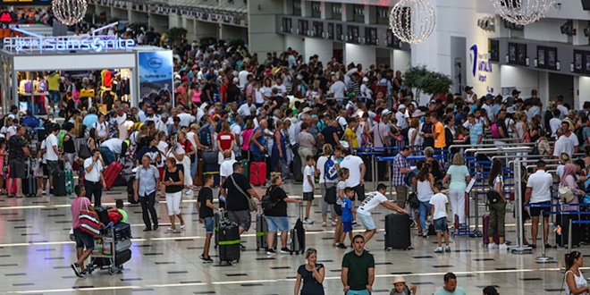 Antalya'ya gelen turist say�s� 10 milyonu a�t�