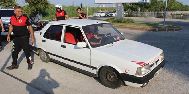 Hem ehliyetsiz hem sahte plaka