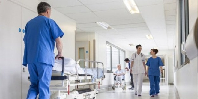 Sağlıkta, sözleşmeli personelin eş durumu tayinleri kurasız yapılacak