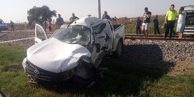 Adana'da hemzemin ge�itte kaza: DS� personeli �ld�