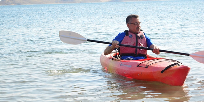 Fuat Oktay, gen�lerle bisiklet s�rd�, ok att�