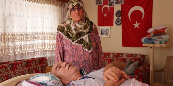 Gülsüm anne felçli eski eşine de 'umut' oldu