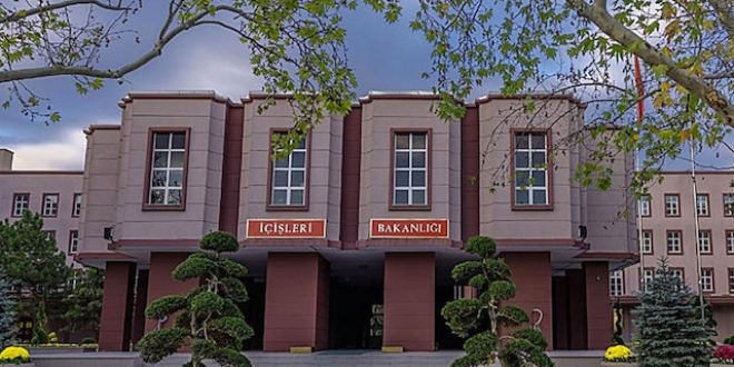 Van'da HDP'li 8 belediye meclis yesi grevden alnd