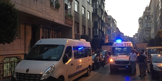 Kocas�n� b��aklayarak �ld�ren kad�n g�zalt�na al�nd�